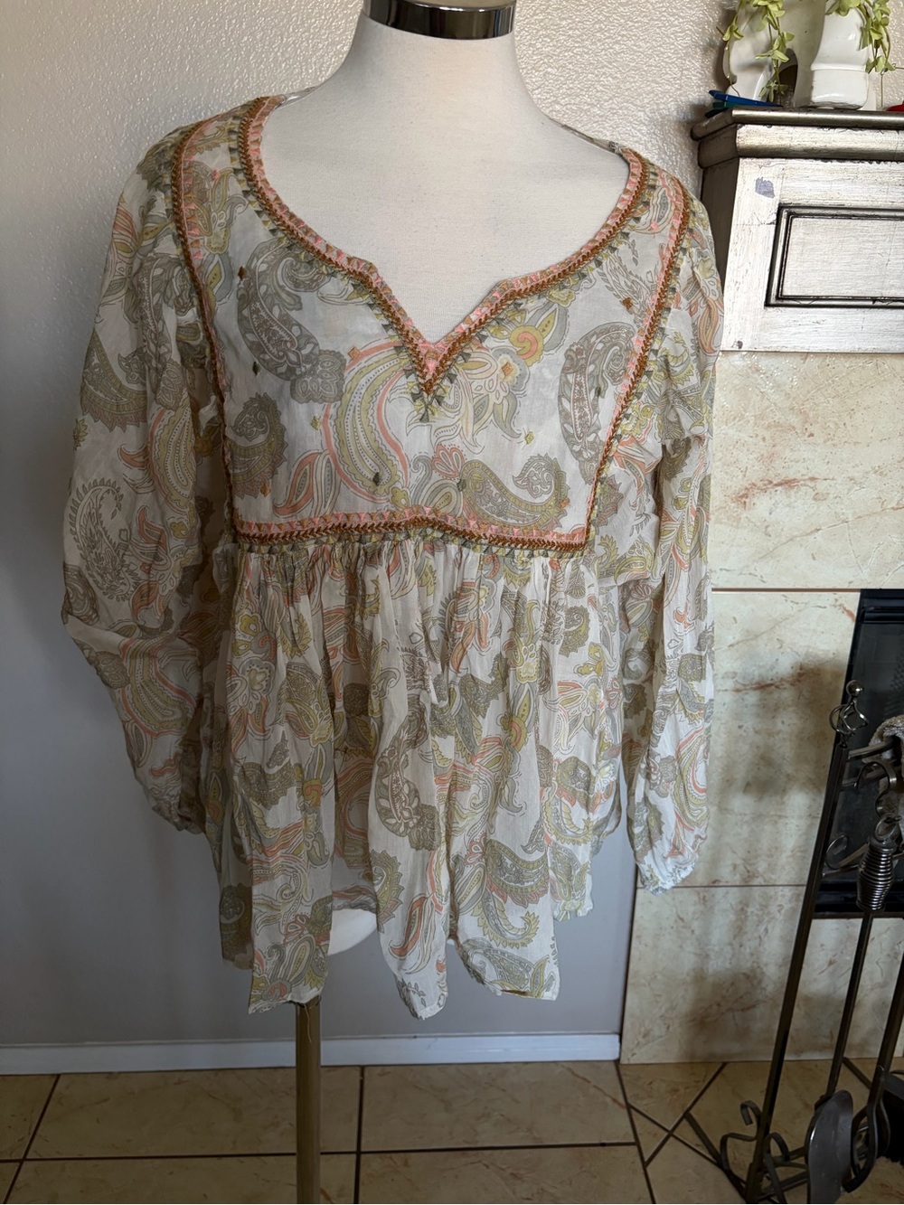 Cost Plus World Market Cream Paisley V-Neck Peasant Tunic with Coral Trim